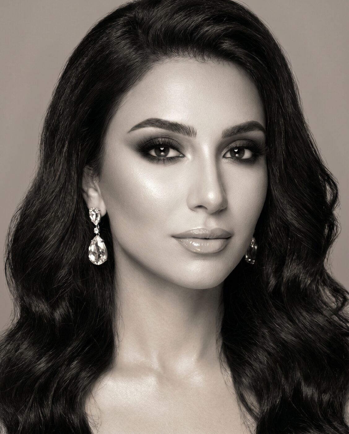 Dramatic glam portrait, voluminous hair