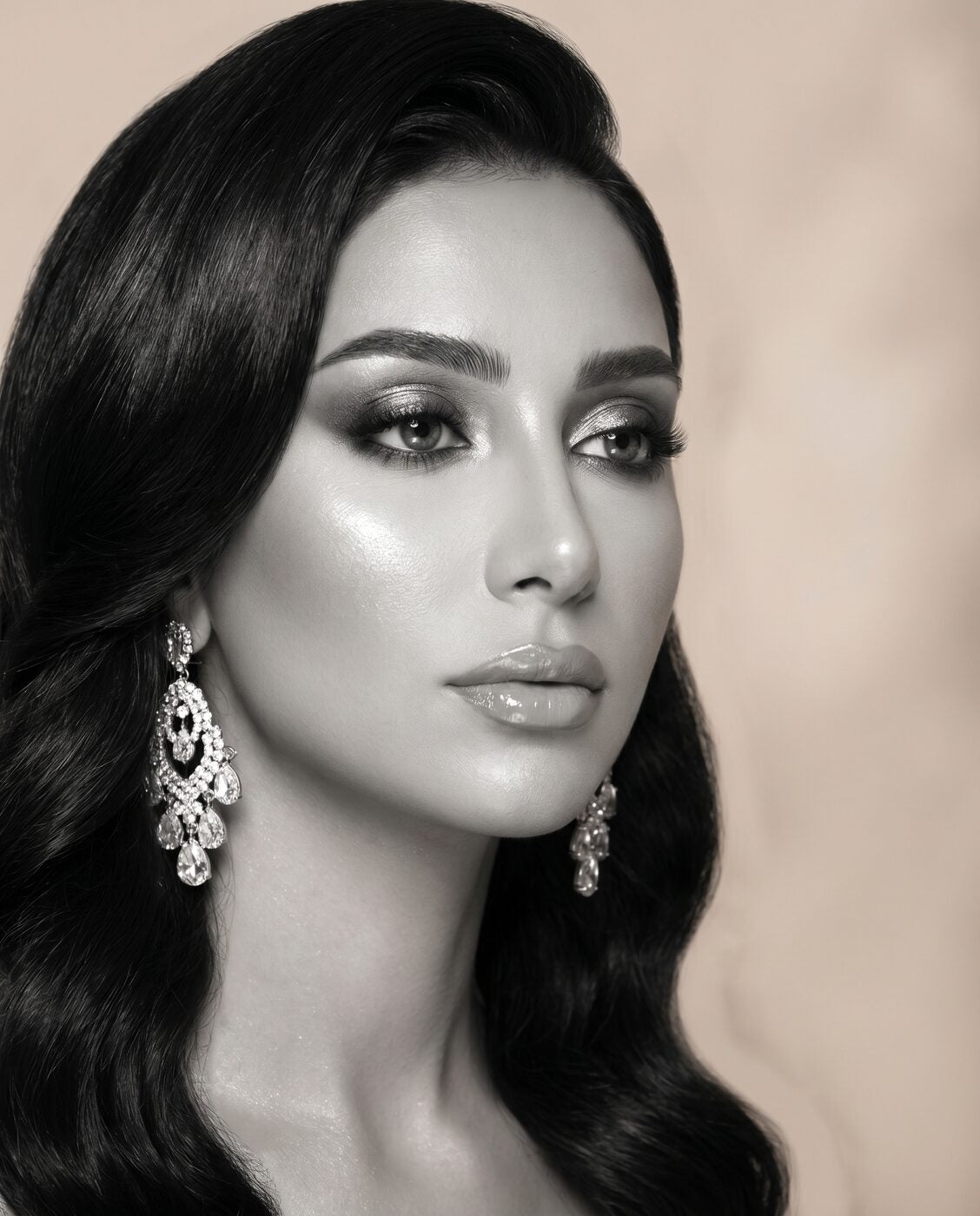 Soft glam portrait, diffused light